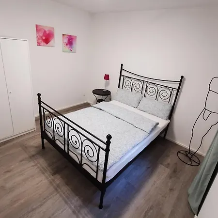 Gemuetliche Und Helle Souterrainwohnung, 50 Qm شقة *