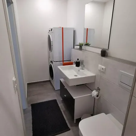 Gemuetliche Und Helle Souterrainwohnung, 50 Qm * Forstern
